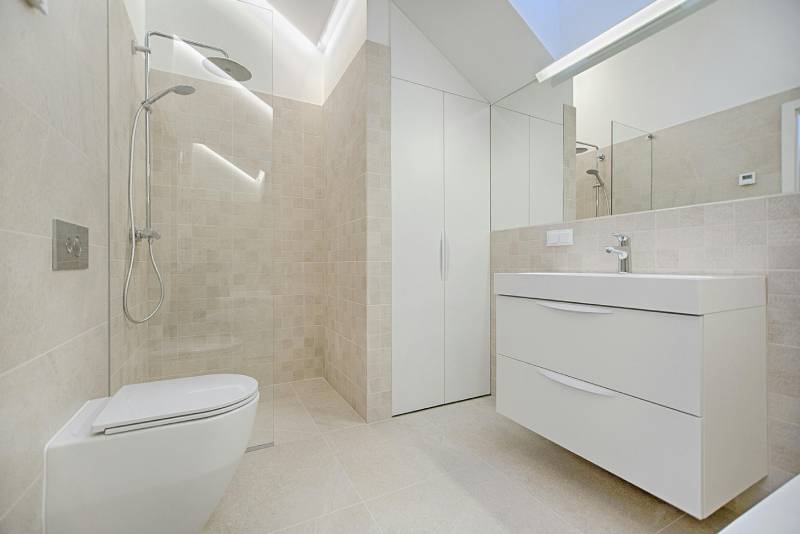 Baño piso elegante Barcelona de una Inmobiliaria en Barcelona